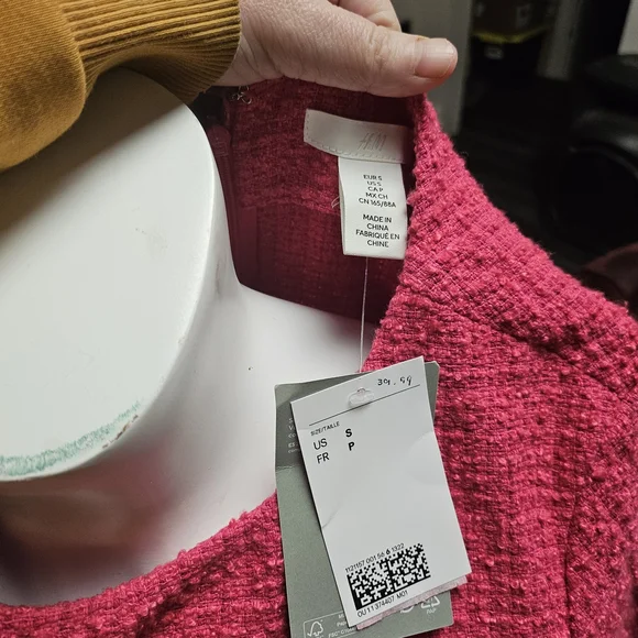 H&M Women's Vibrant Pink Sweater - Picture 4 of 4